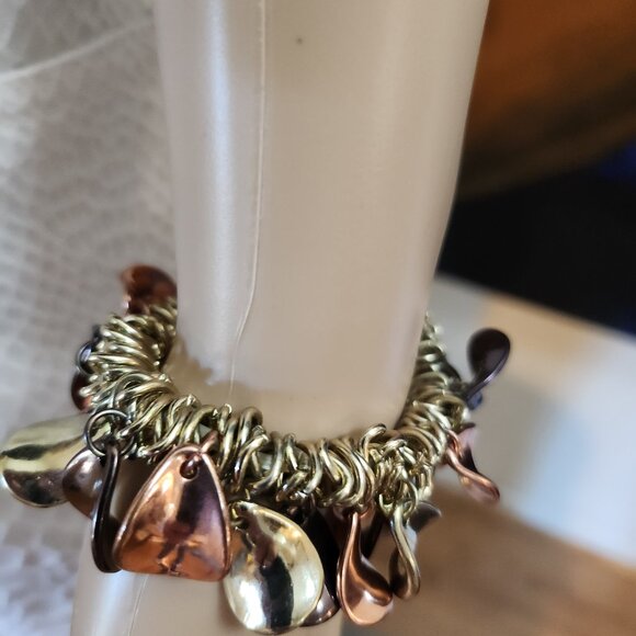 Stretchy Gold Bronze colored Bracelet Elegant Fun Classy - Picture 11 of 13